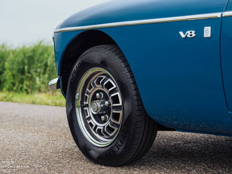 Image 6/40 of MG MGB GT V8 (1973)