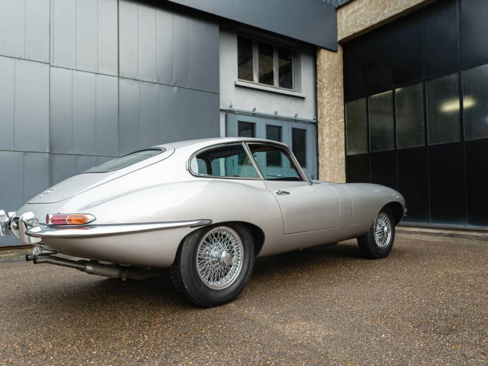 Image 19/50 of Jaguar E-Type 4.2 (1965)