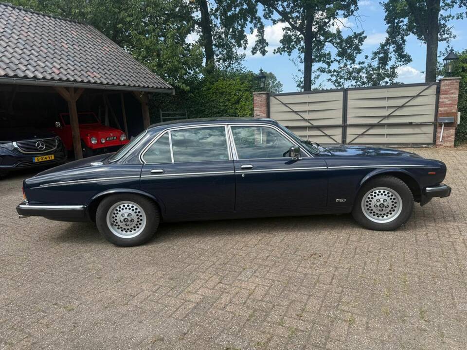 Imagen 8/8 de Daimler Double Six (1991)