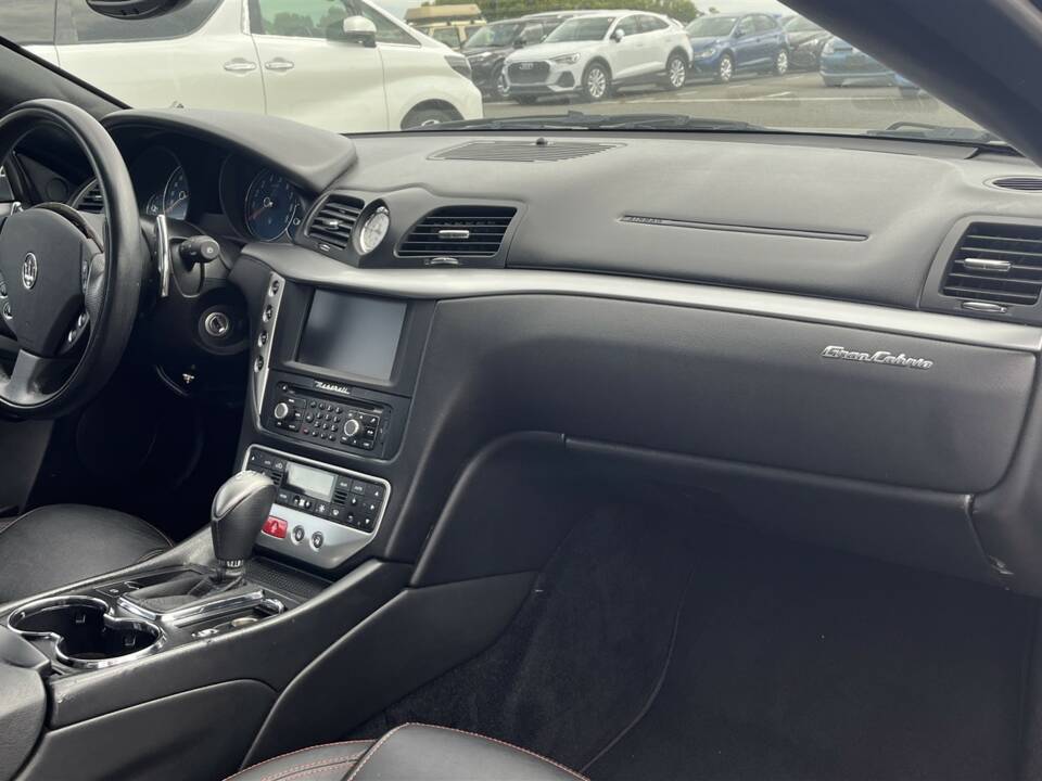Image 14/42 de Maserati GranCabrio 4.7 (2010)