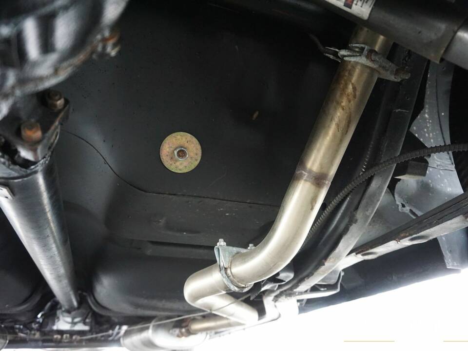 Image 69/77 of Ford Fairlane 500 Club Victoria (1958)