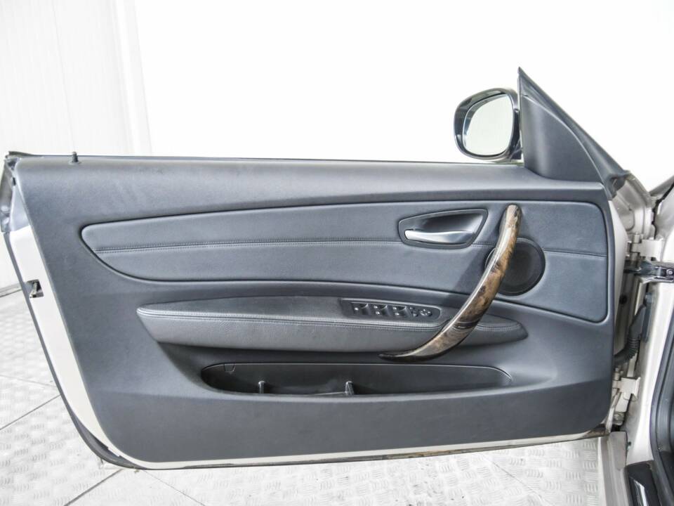 Immagine 35/50 di BMW 125i (2011)