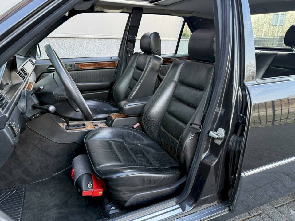 Bild 19/36 von Mercedes-Benz 500 E (1991)