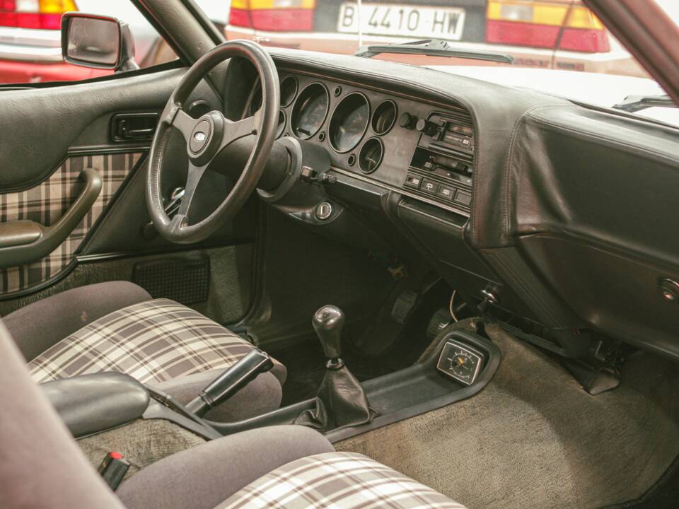Image 26/34 of Ford Capri 2,8i (1981)