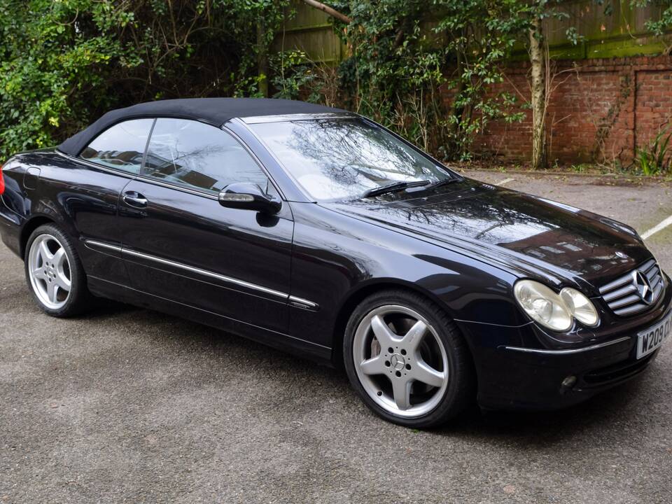 Image 13/46 de Mercedes-Benz CLK 500 (2004)