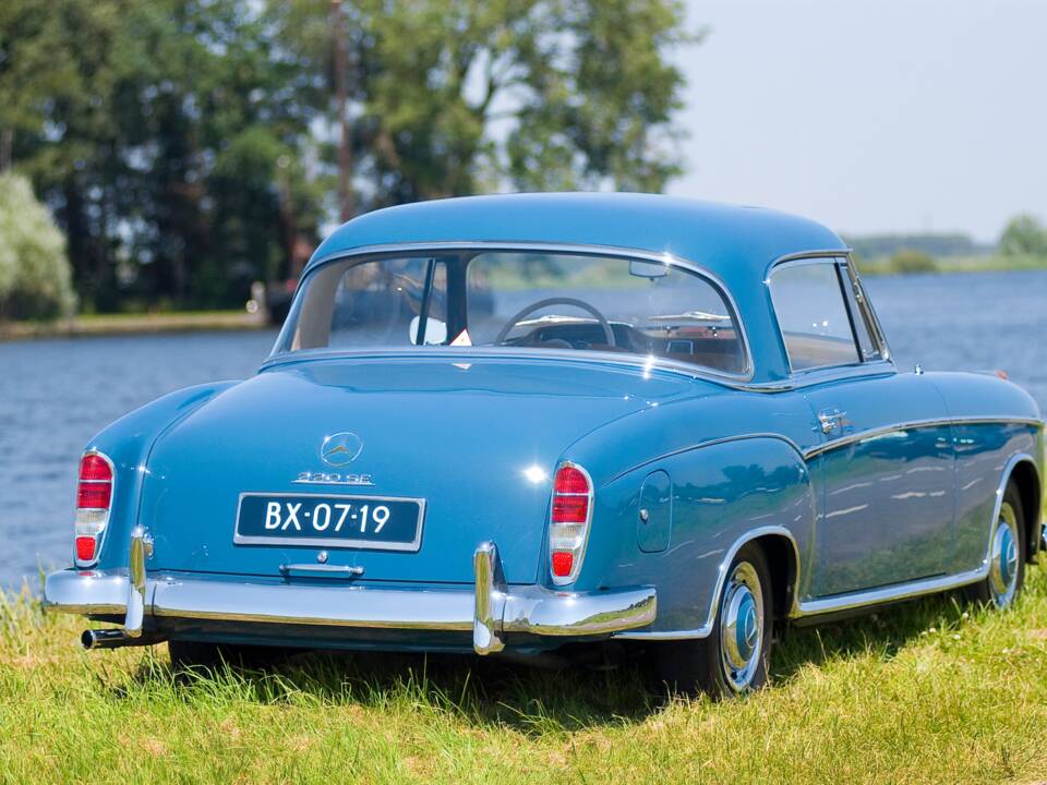 Afbeelding 4/16 van Mercedes-Benz 220 SE (1960)
