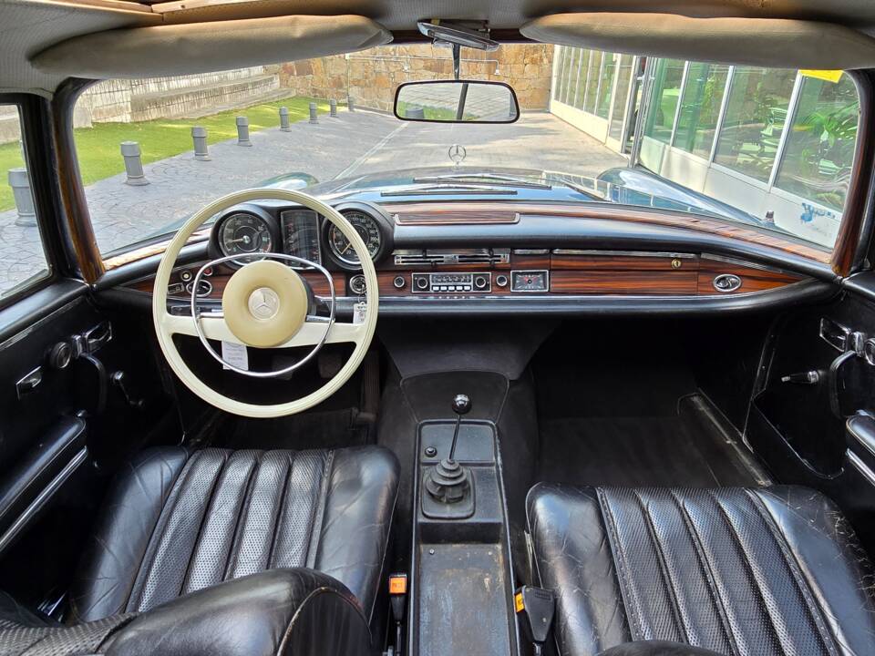 Image 20/34 of Mercedes-Benz 280 SE (1970)