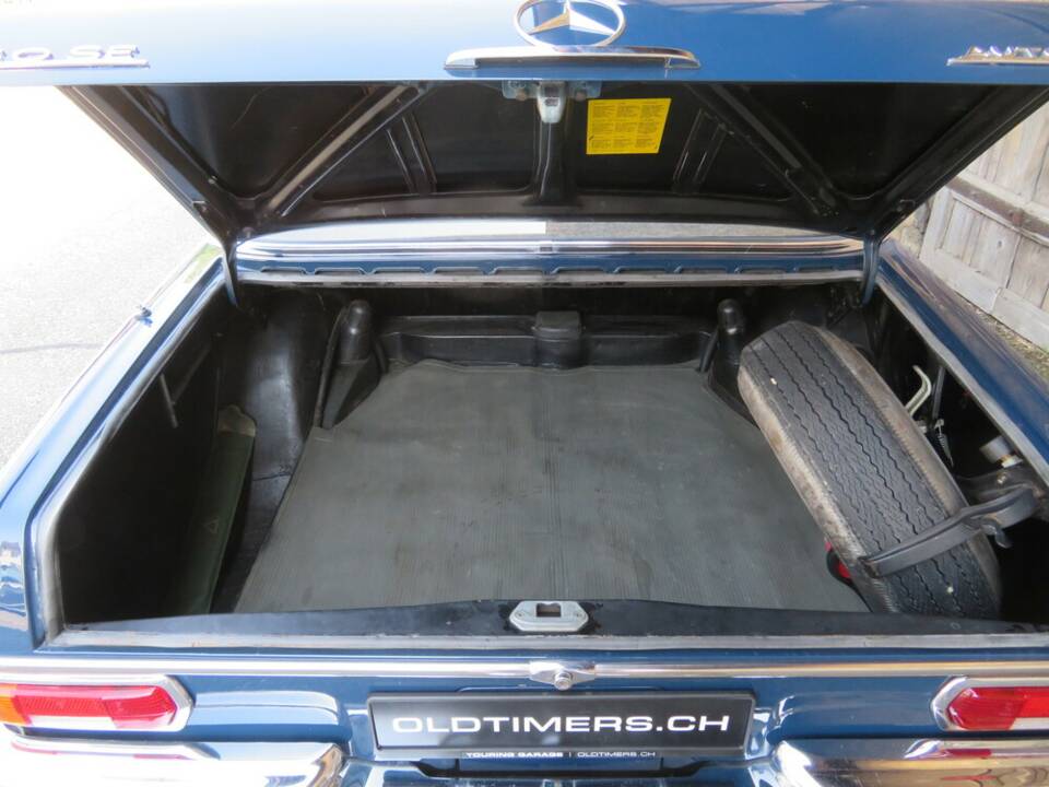 Image 13/17 de Mercedes-Benz 250 SE (1966)