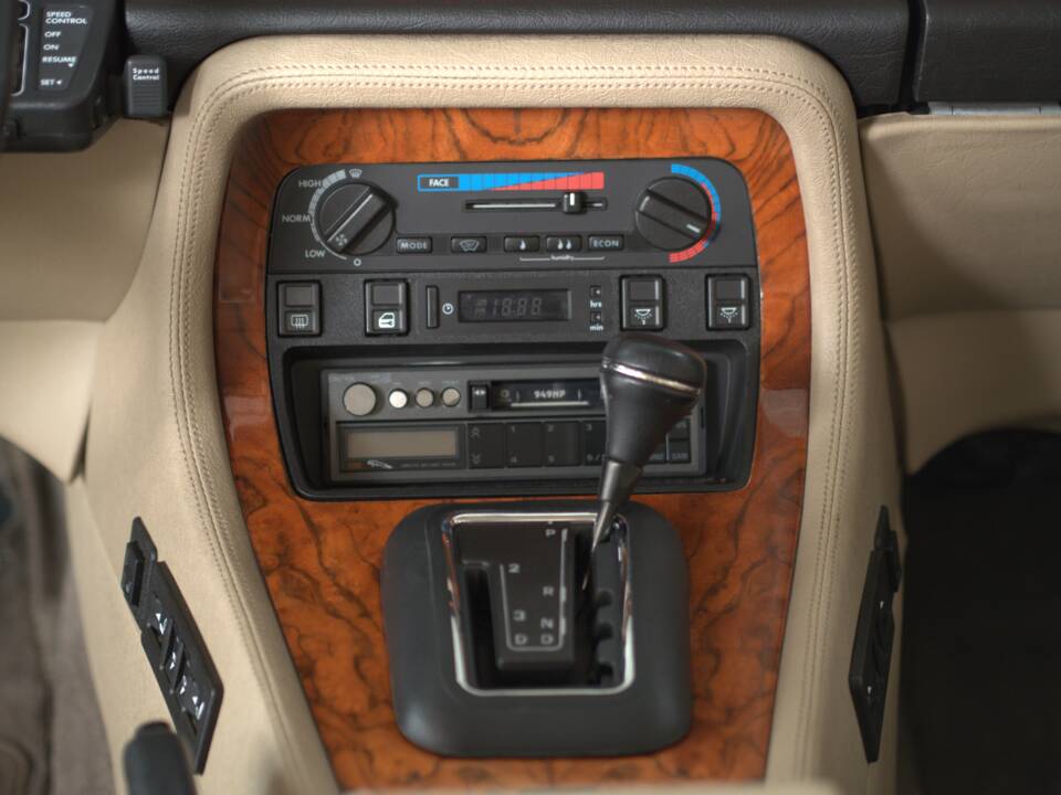 Image 30/37 of Jaguar Sovereign 3.6 (1988)