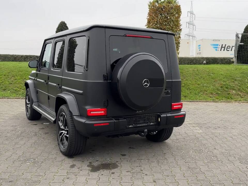 Image 2/13 of Mercedes-Benz G 400 d (LWB) (2021)