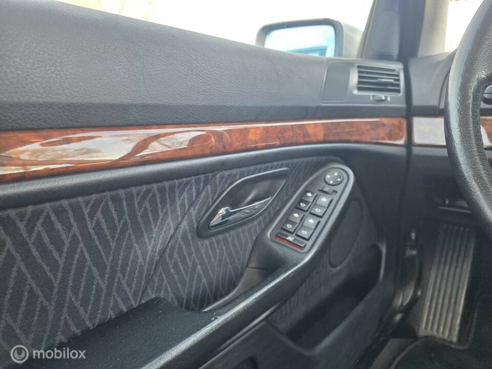 Imagen 23/37 de BMW 523i (1999)