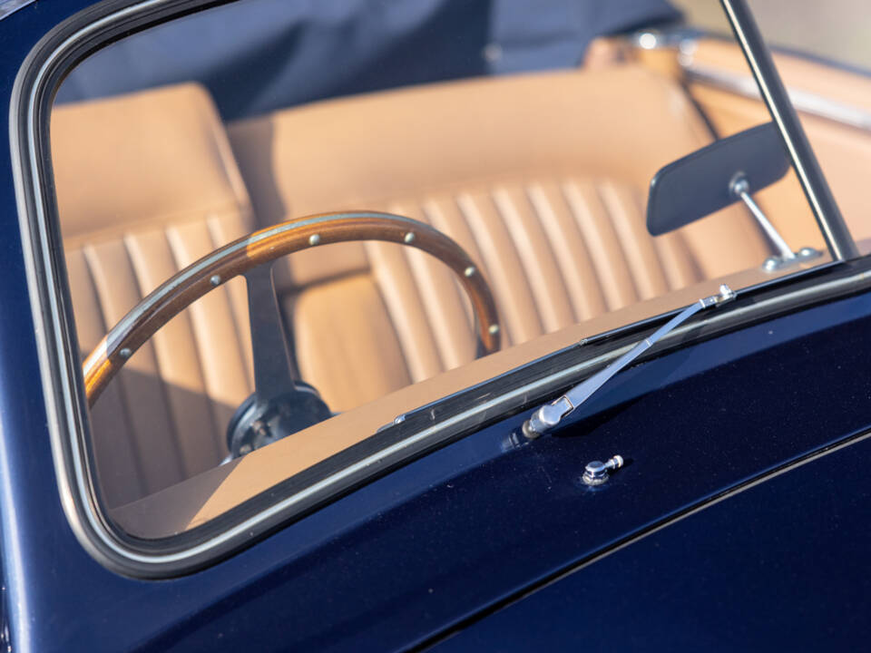 Image 34/50 of Aston Martin DB 2&#x2F;4 Mk I Vantage Convertible (1953)