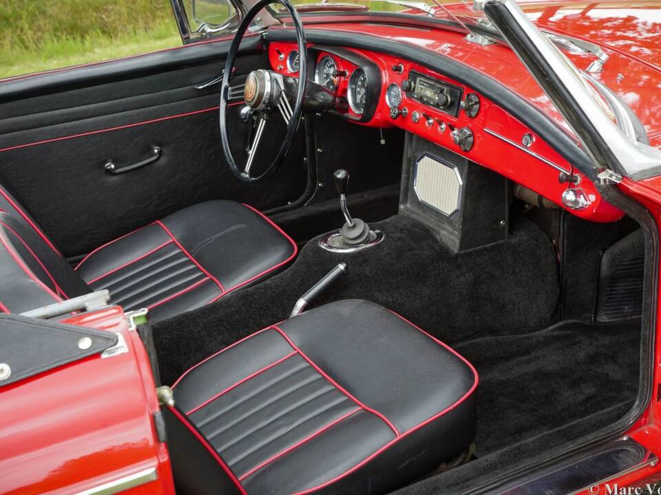 Image 29/39 de MG MGB (1964)