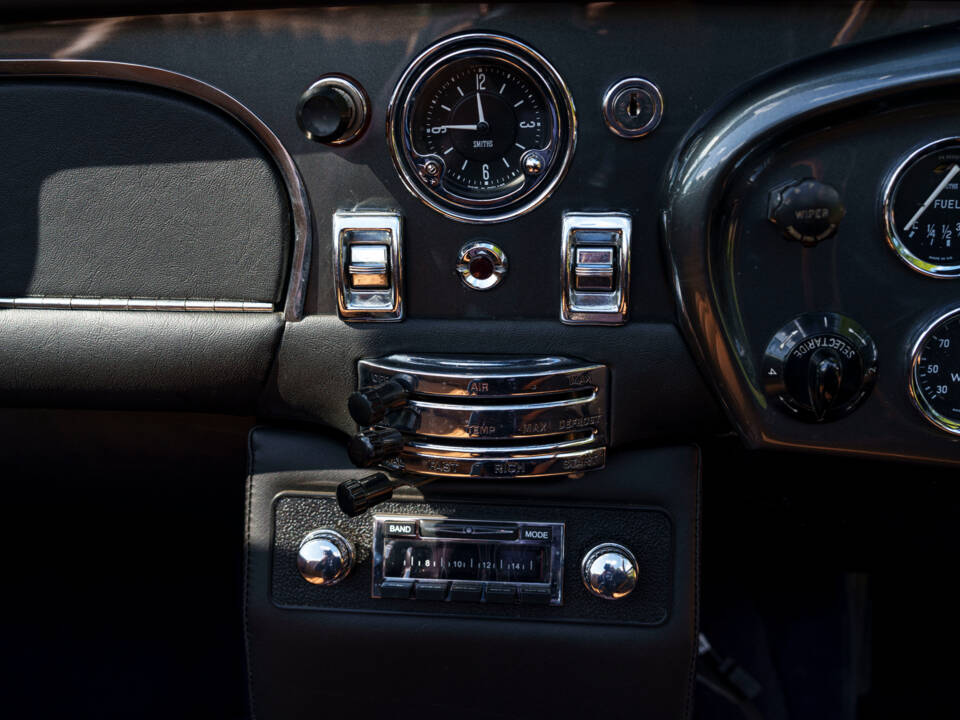 Bild 20/28 von Aston Martin DB 6 Mk II Volante (1970)
