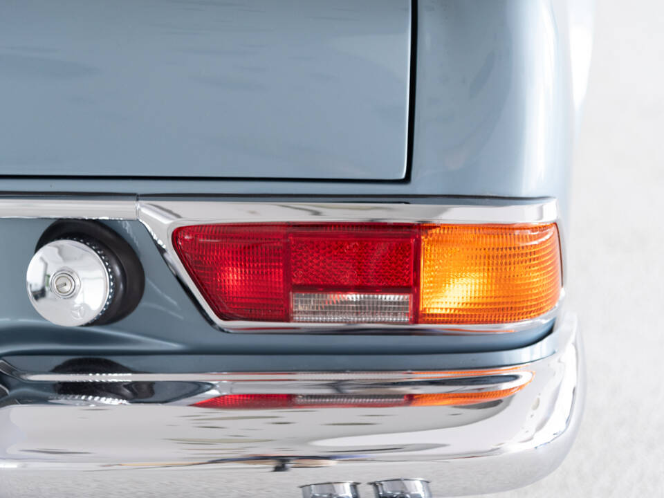 Image 23/48 of Mercedes-Benz 280 SL (1968)