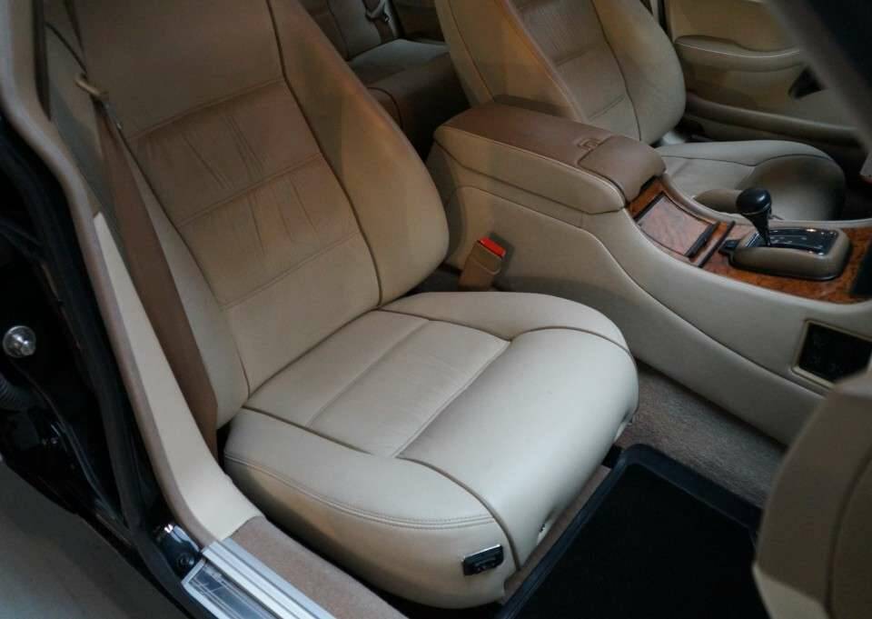 Image 17/47 of Jaguar XJ12 6.0 (1994)