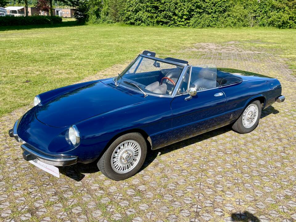 Bild 13/22 von Alfa Romeo 2000 Spider Veloce (1979)