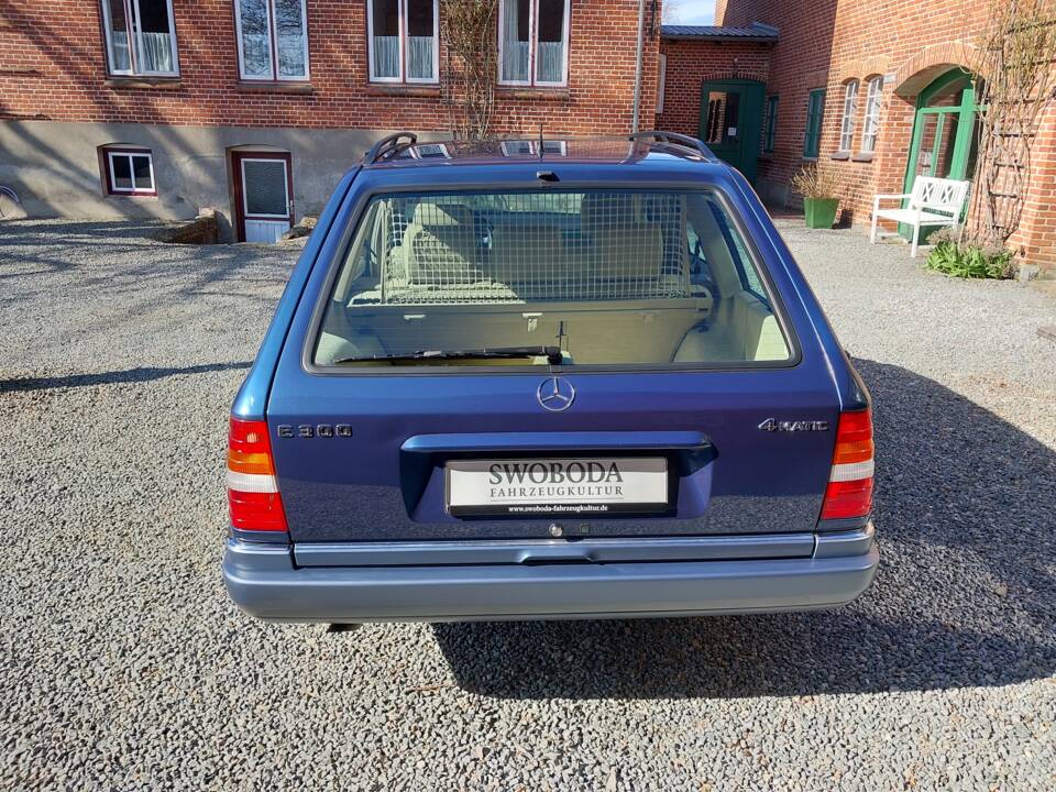 Bild 3/15 von Mercedes-Benz E 300 T 4MATIC (1994)
