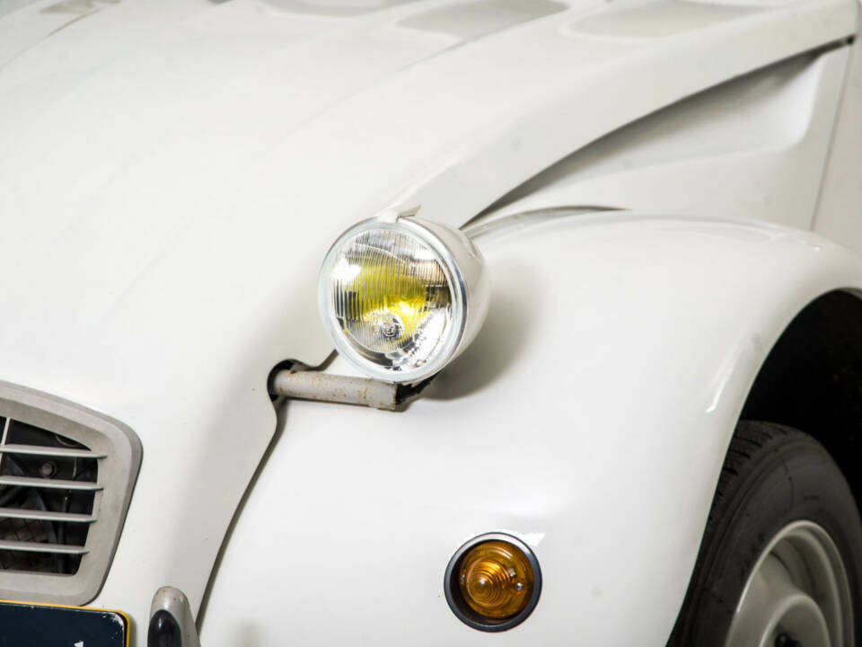 Image 22/50 de Citroën 2 CV 6 (1986)