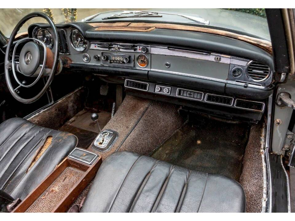Image 21/36 of Mercedes-Benz 280 SL (1970)