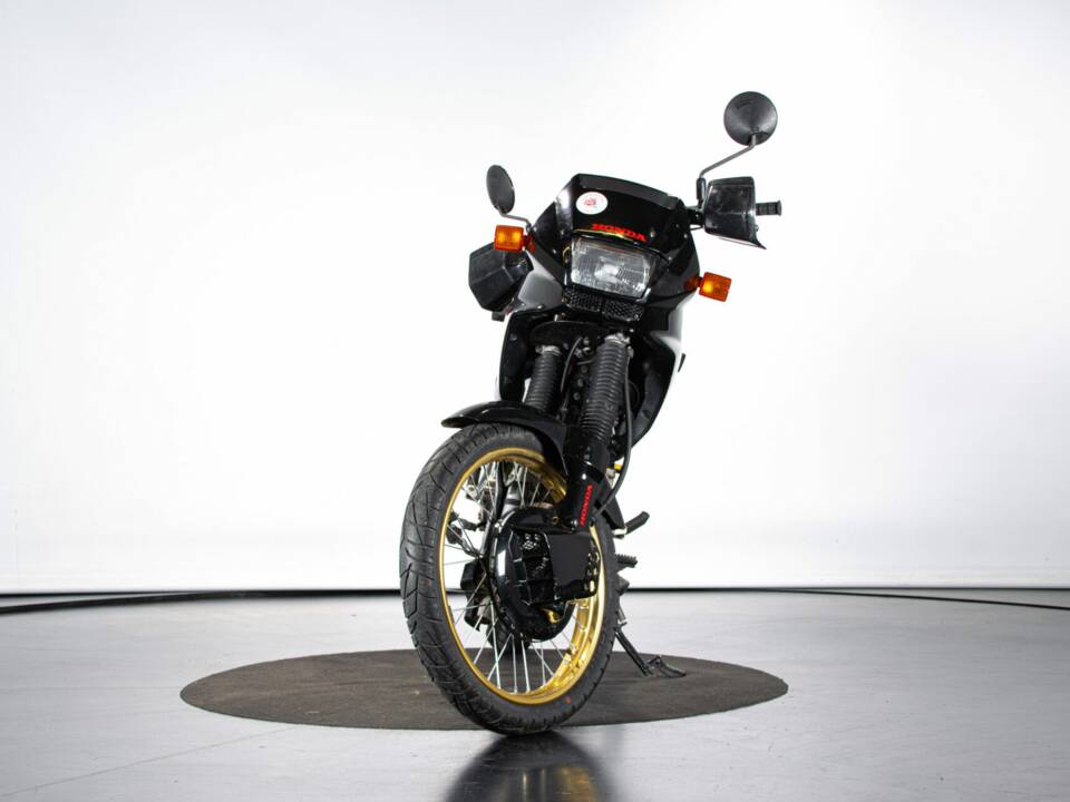 Image 7/38 de Honda NX 650 Dominator (1988)