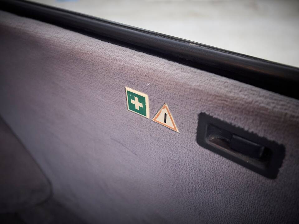 Image 75/100 of Mercedes-Benz 230 TE (1990)