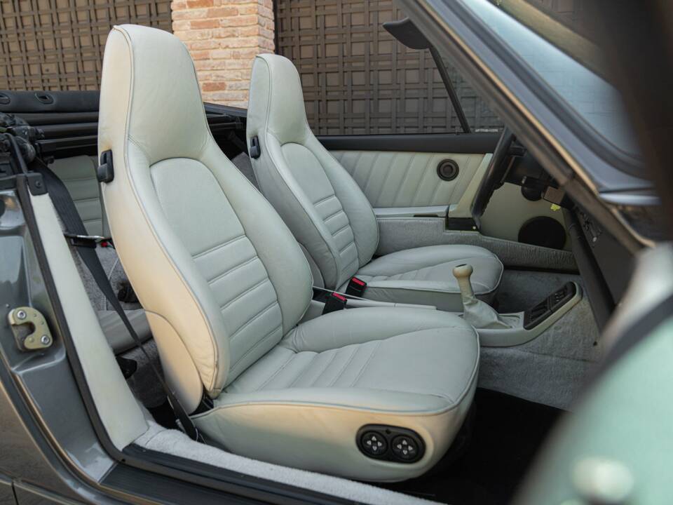 Immagine 40/50 di Porsche 911 Carrera 4 (1990)