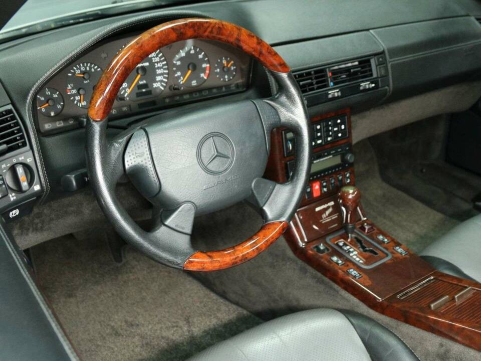 Image 13/30 of Mercedes-Benz SL 600 6.0 AMG (1996)