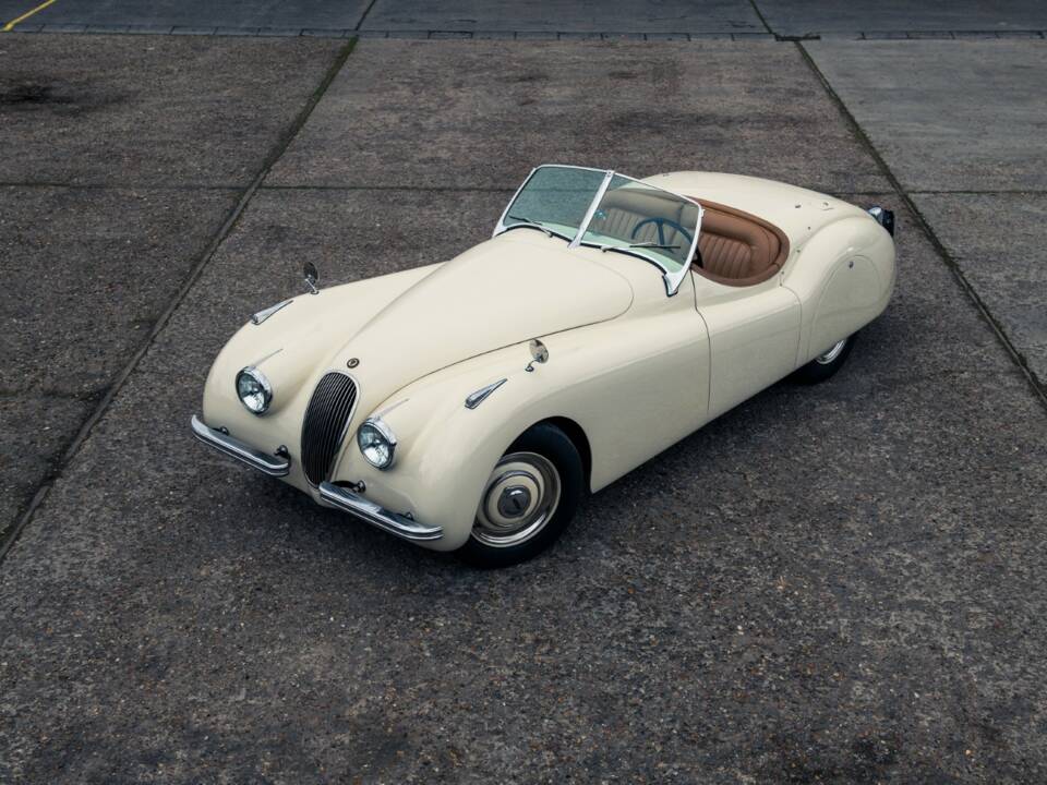 Image 3/45 of Jaguar XK 120 OTS (1950)