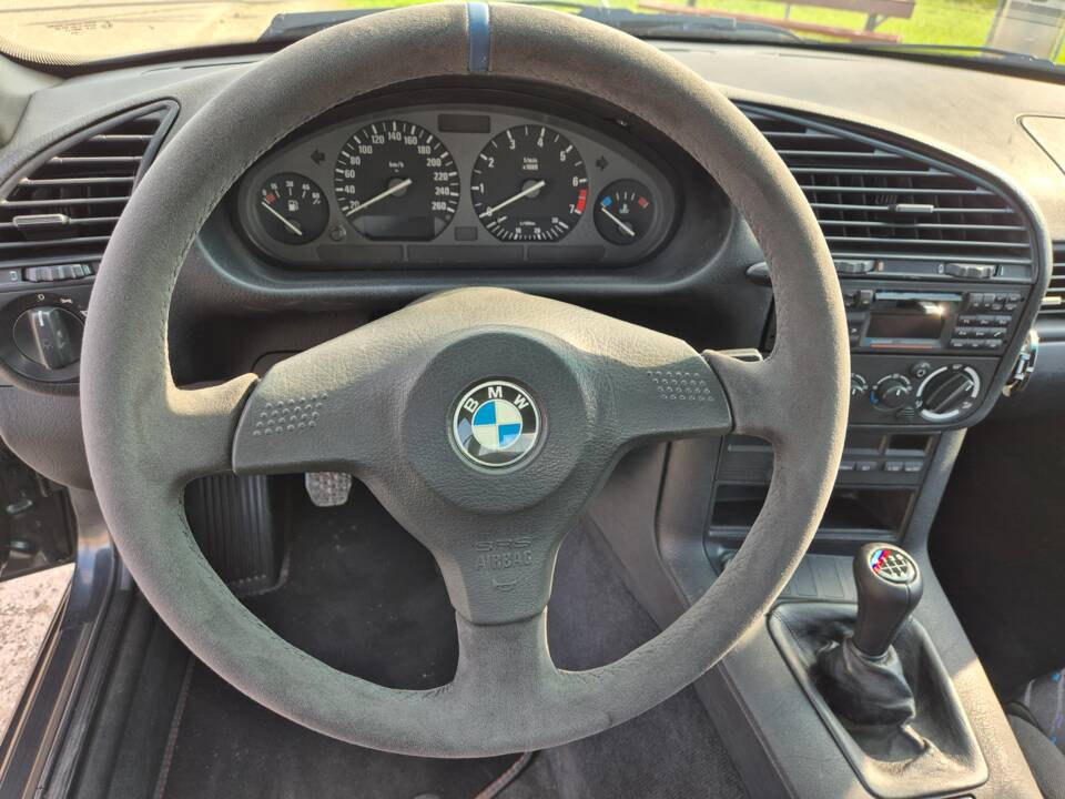 Image 26/49 of BMW 318is "Class II" (1994)