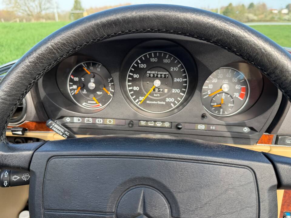 Afbeelding 12/33 van Mercedes-Benz 500 SL (1988)