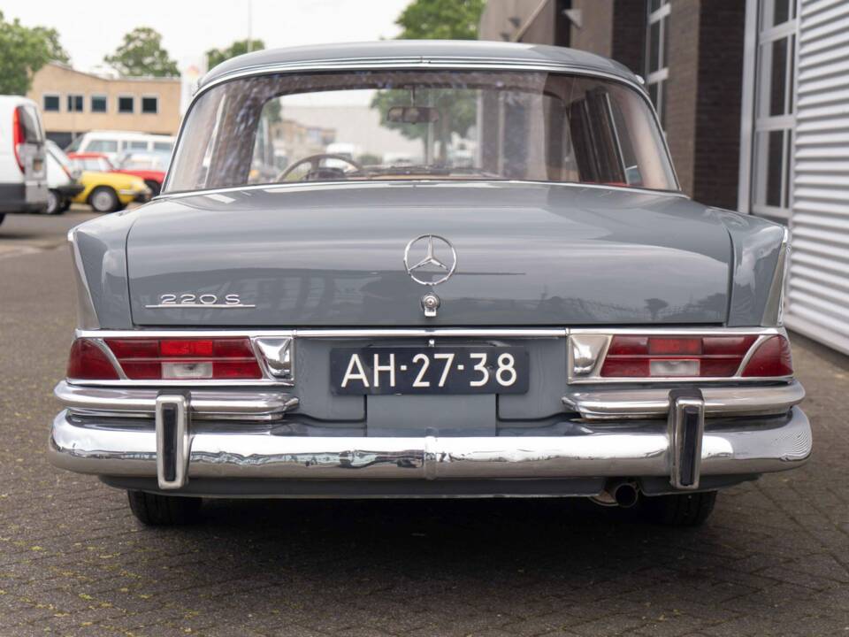 Image 8/8 de Mercedes-Benz 220 S b (1962)