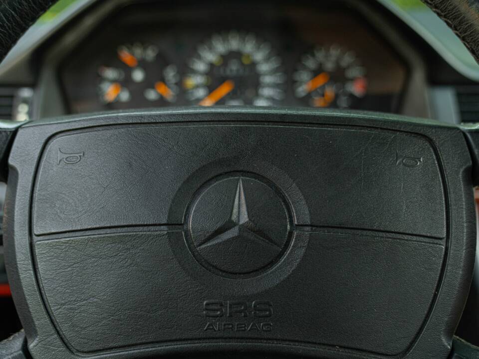 Bild 35/50 von Mercedes-Benz 300 E-24 (1989)