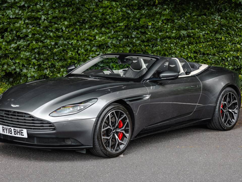Image 1/39 of Aston Martin DB 11 Volante (2018)