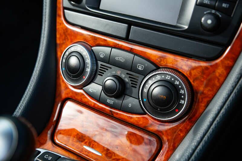 Image 37/50 of Mercedes-Benz SL 500 (2003)