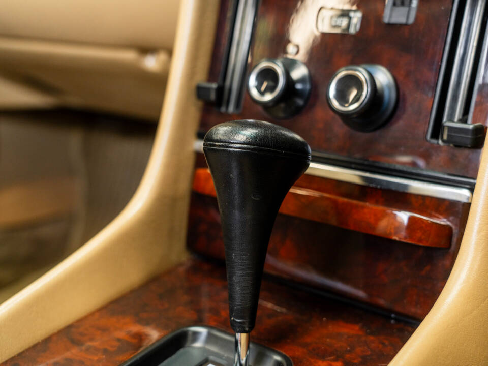Image 33/59 of Mercedes-Benz 300 SL (1989)