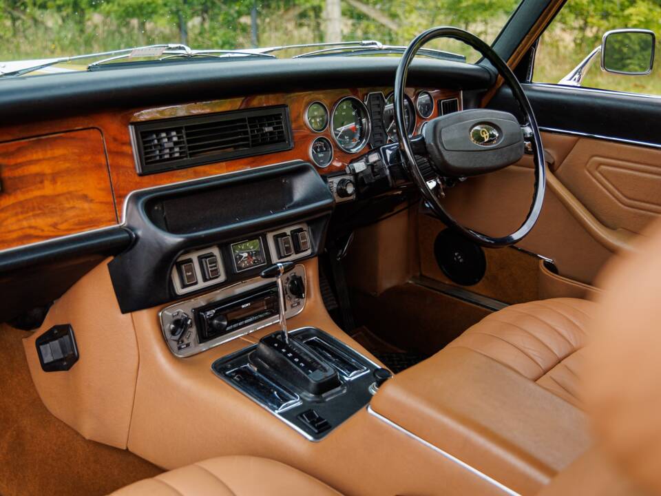 Bild 29/40 von Daimler Sovereign 4.2 (1976)