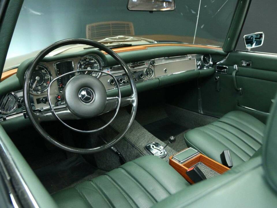 Image 15/50 de Mercedes-Benz 280 SL (1970)