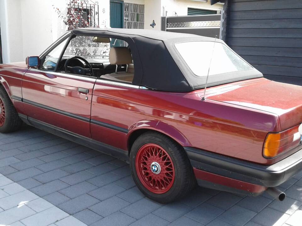 Image 2/7 of BMW 318i Touring (1992)