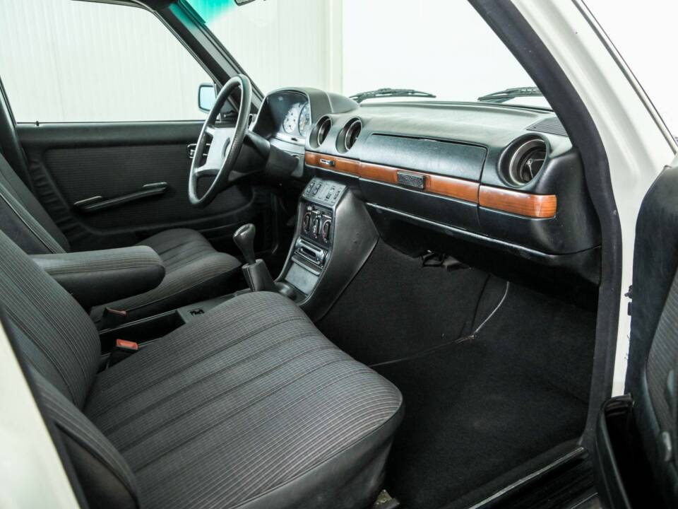 Bild 12/50 von Mercedes-Benz 230 TE (1984)