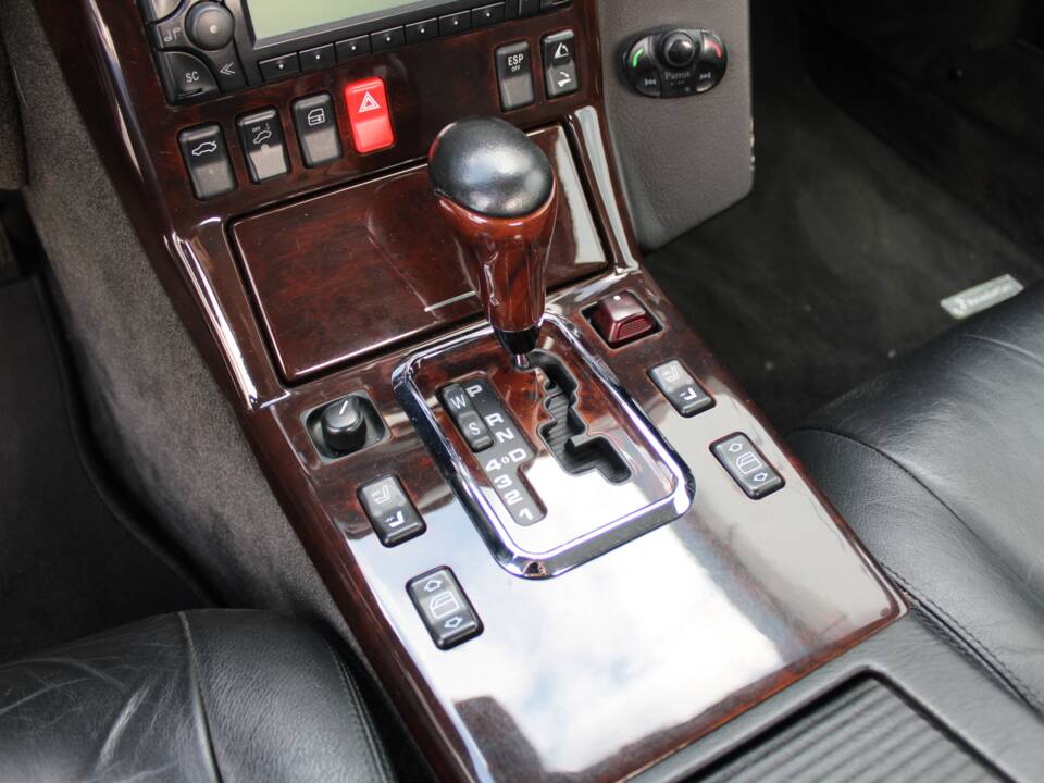 Image 41/50 of Mercedes-Benz SL 320 (2001)