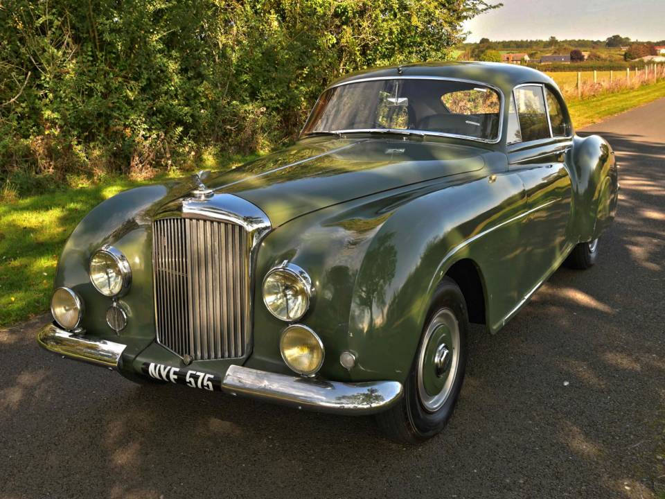 Image 3/45 of Bentley R-Type Continental (1953)