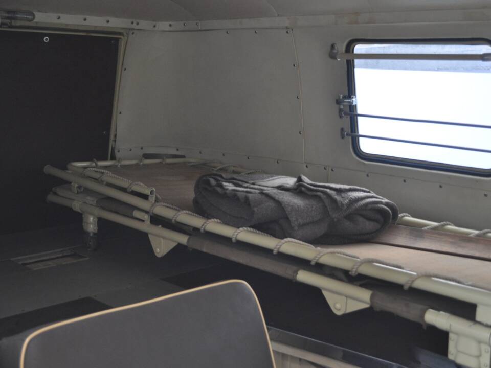 Image 15/31 of Volkswagen T1 minibus (1962)