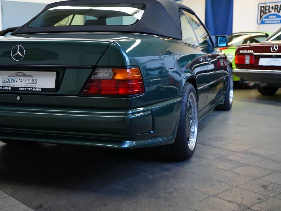 Image 13/38 of Mercedes-Benz 300 CE-24 (1992)