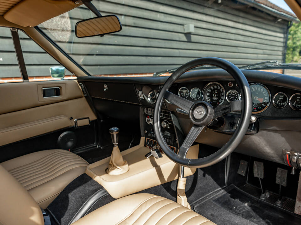 Immagine 4/71 di Aston Martin DBS V8 (1971)