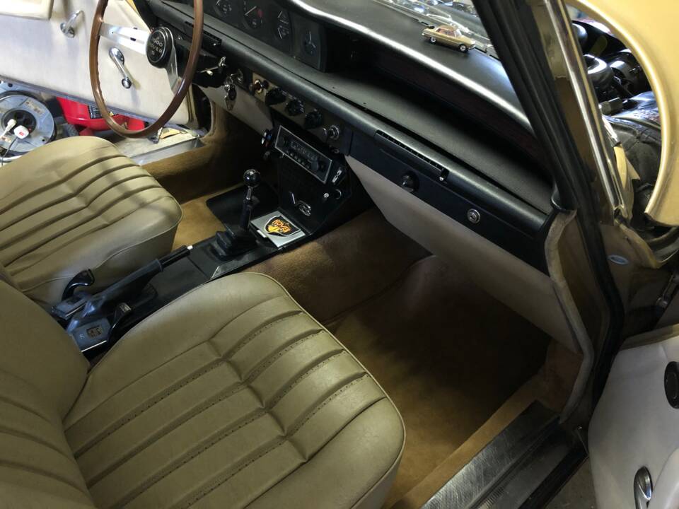 Image 14/31 of Rover 3500 S (1972)