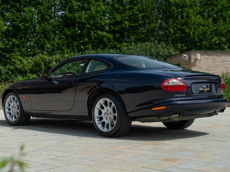 Bild 6/50 von Jaguar XKR (2000)