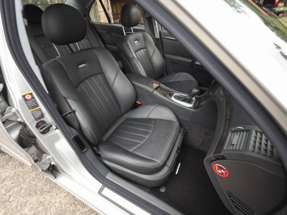 Image 18/72 of Mercedes-Benz E 55 AMG (2002)