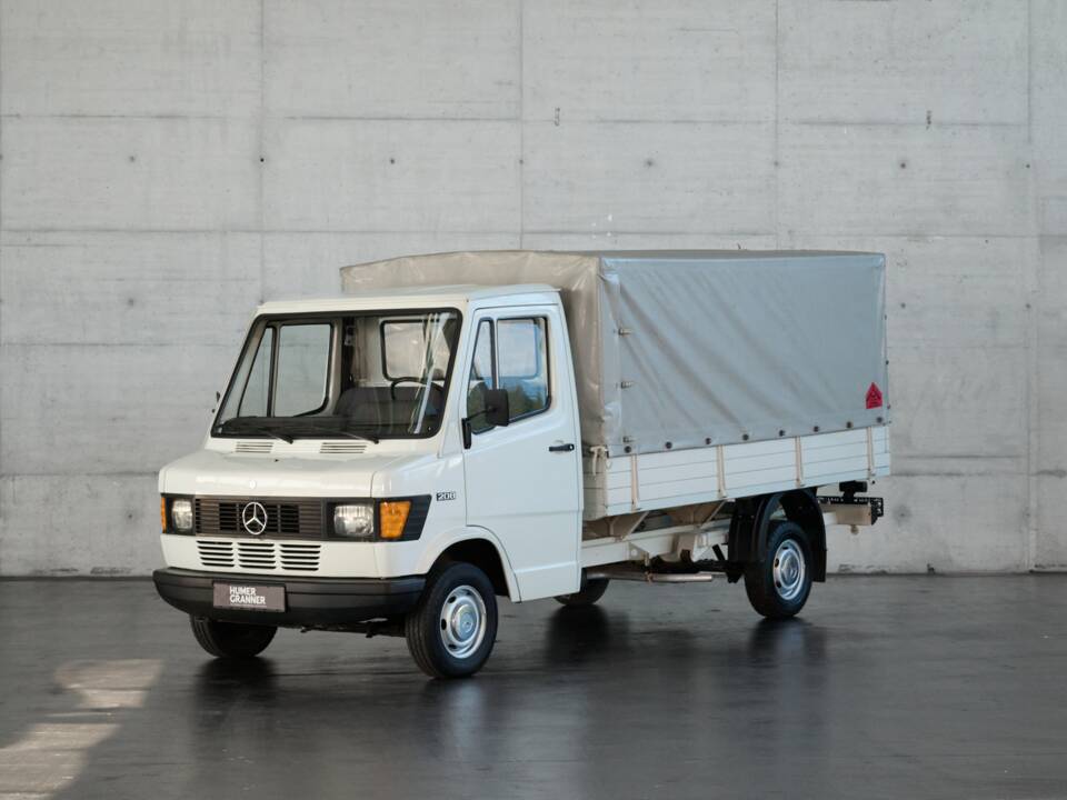 Image 1/43 of Mercedes-Benz T1 208 (1981)
