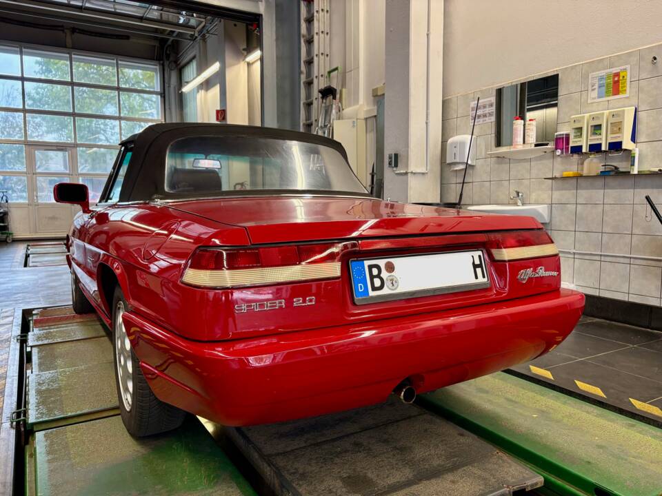 Image 15/25 of Alfa Romeo 2.0 Spider (1992)